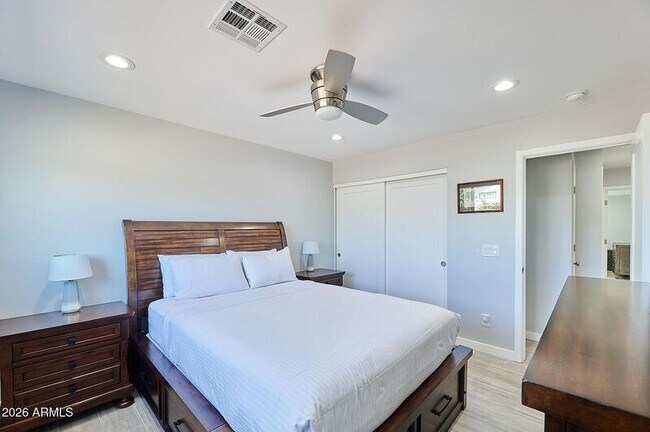 Building Photo - 7319 E Roosevelt St