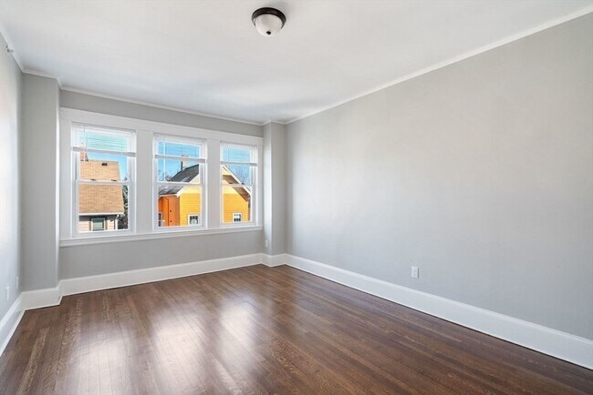 Building Photo - 10 Centre Ave