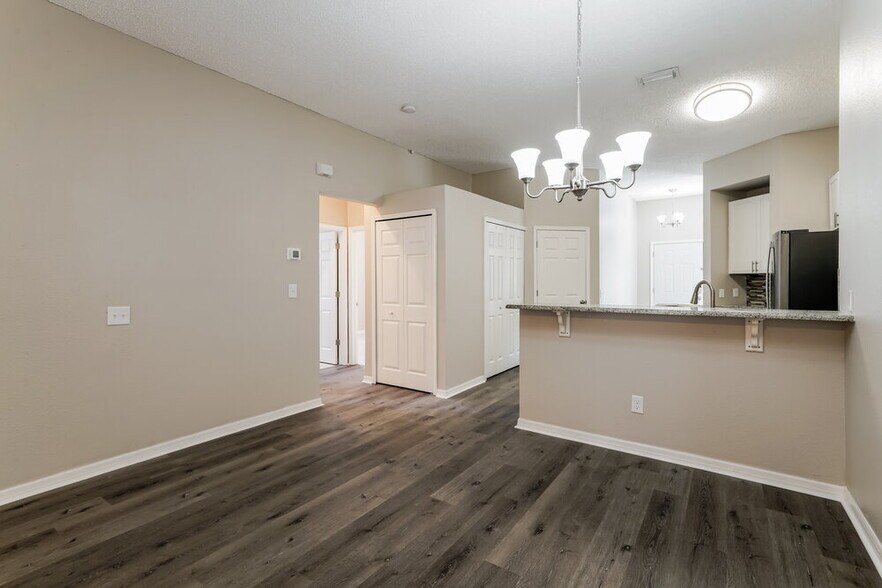 Building Photo - 7409 Sade St