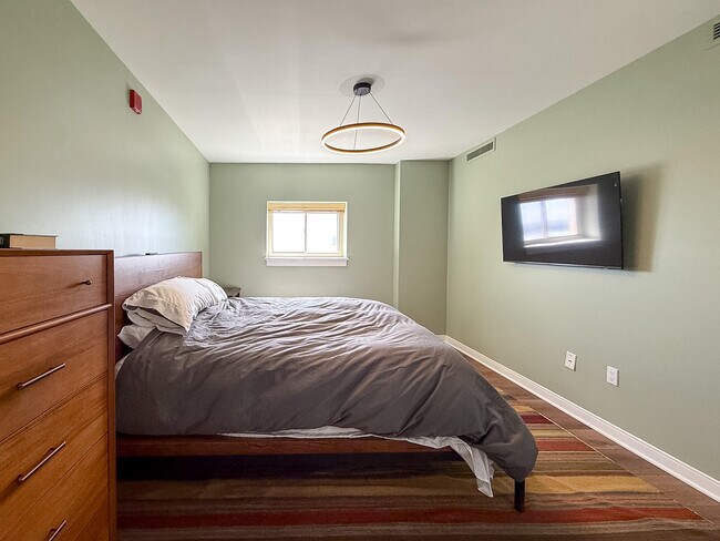 Building Photo - 525 W Lafayette Blvd