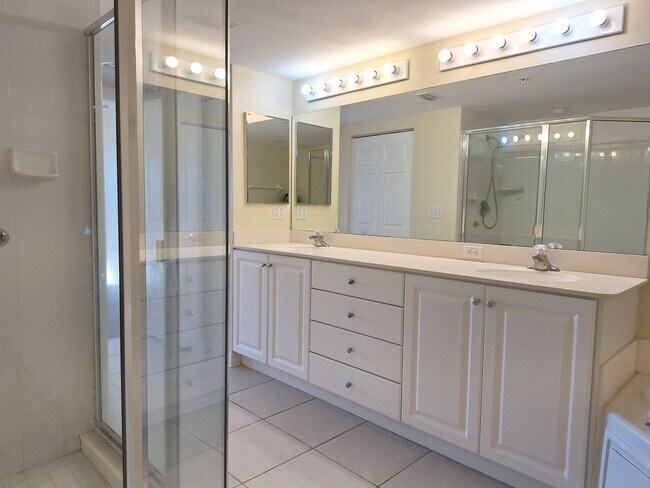 Building Photo - 3BR 3BA Bouchelle Island Condo!