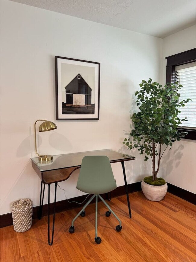 Building Photo - 3076 Melbourne St