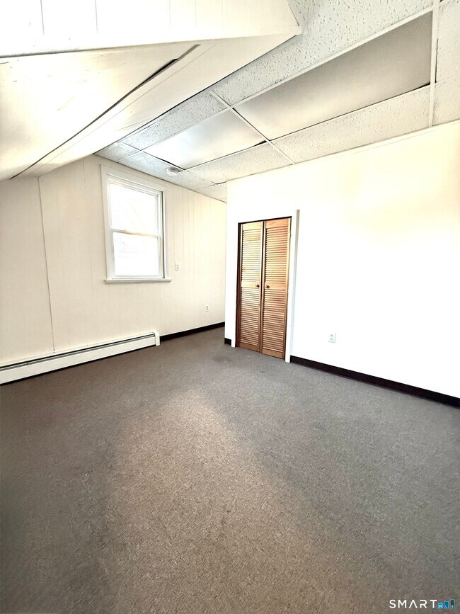 Building Photo - 425 Montauk Ave