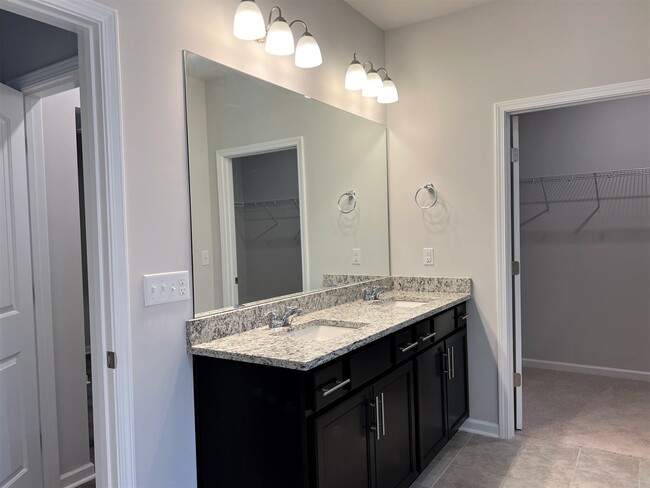 Building Photo - 1011 Altavista