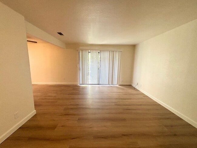 Building Photo - Remodeled Spacious 3BR/2BA Home in Prime Davis Location