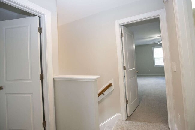 Building Photo - 25 Forrest Dr
