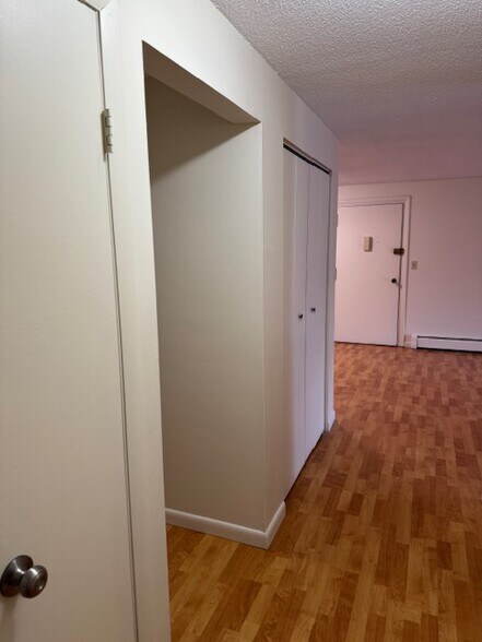 Building Photo - 655 Talcottville Rd