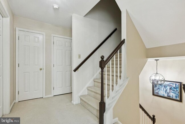 Building Photo - 178 Hedge Row Cir