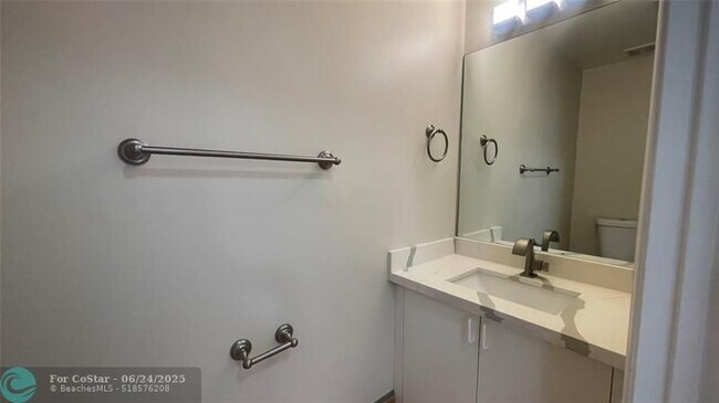 Building Photo - 1432 SW 47th Ave