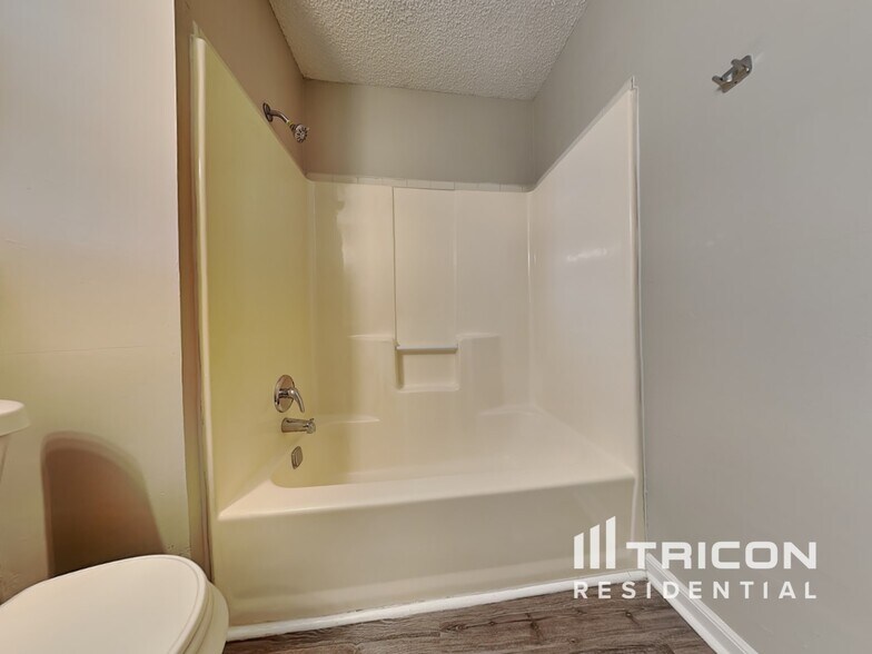 Building Photo - 1444 Riverwood Ct