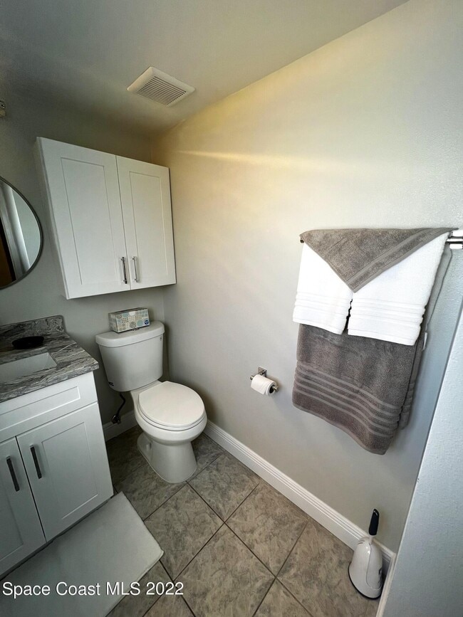 Building Photo - 7101 Ridgewood Ave