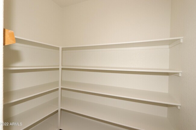 Building Photo - 14168 W Clarendon Ave