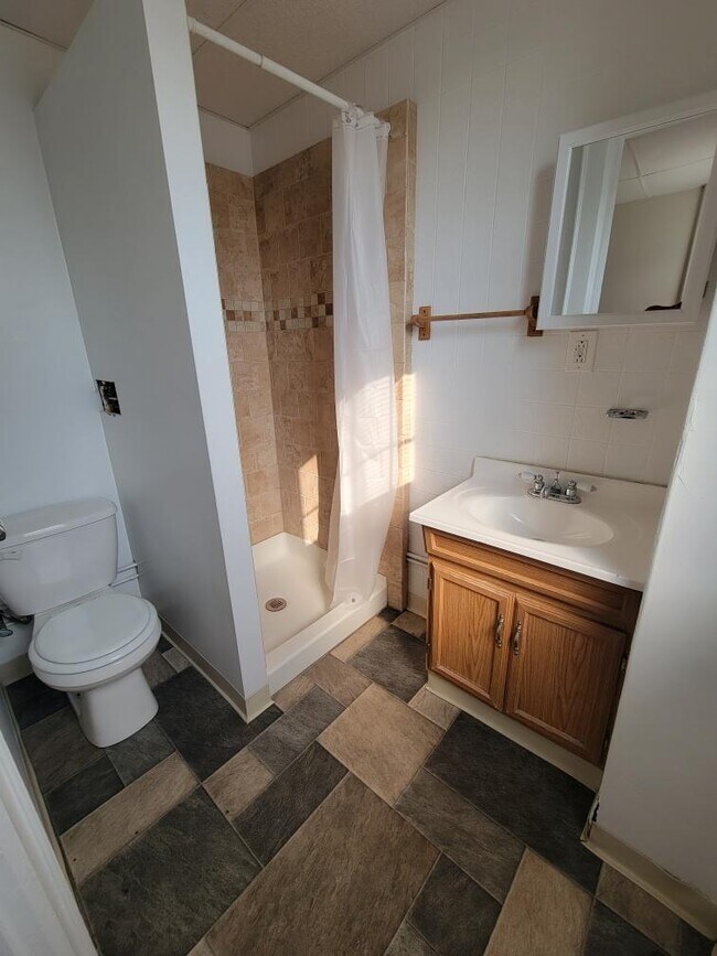 Building Photo - 448 Hawley Ave