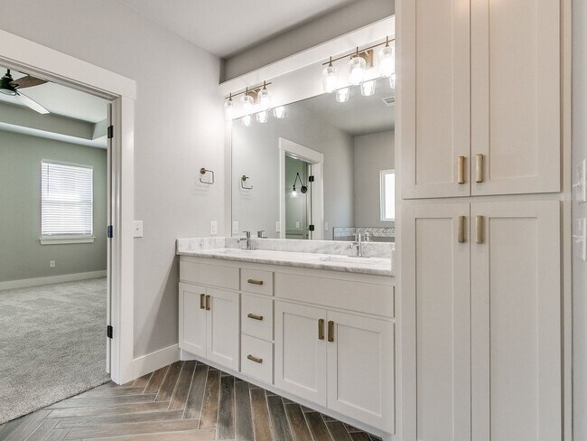 Building Photo - 5 Bedrooms + 3 Baths + Piedmont Schools