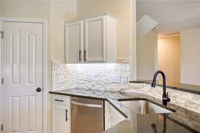 Building Photo - 1107 Middle Brook Dr