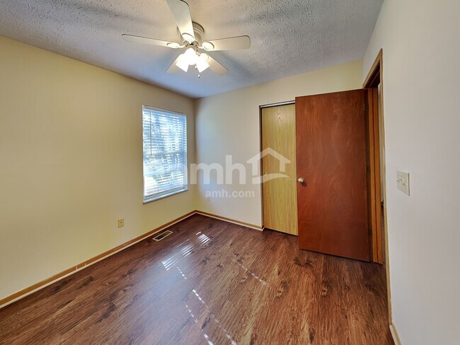 Building Photo - 3300 Darby Glen Blvd