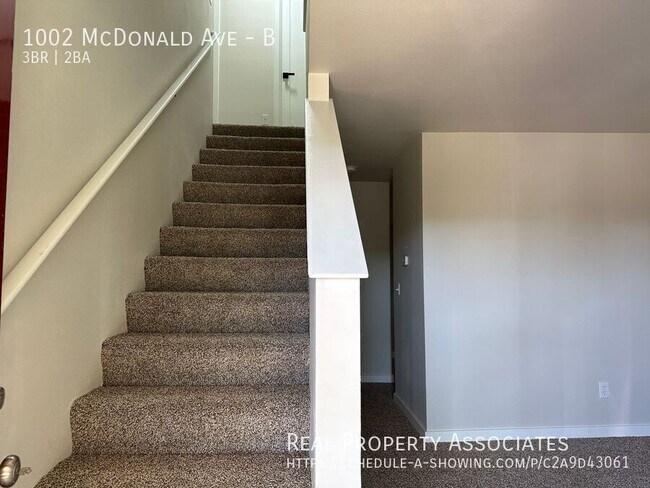 Building Photo - 1002 McDonald Ave