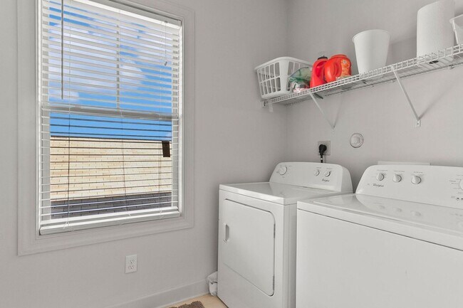 Building Photo - Spacious 3 Bedroom 3.5 Bath Available Fall 2026! Schedule your Tour and Apply today!