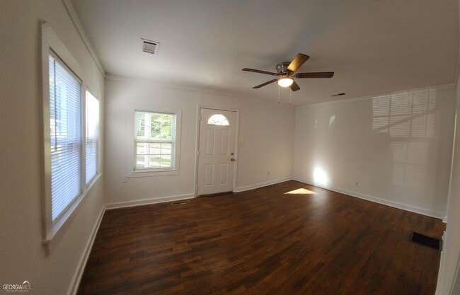 Building Photo - 2577 Eastwood Dr