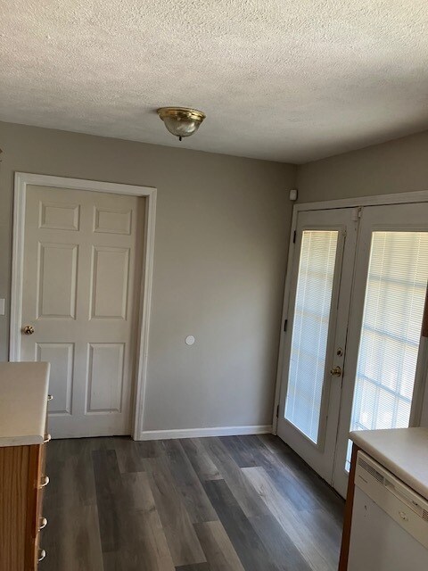 Building Photo - 1791 W Farm Rd 102