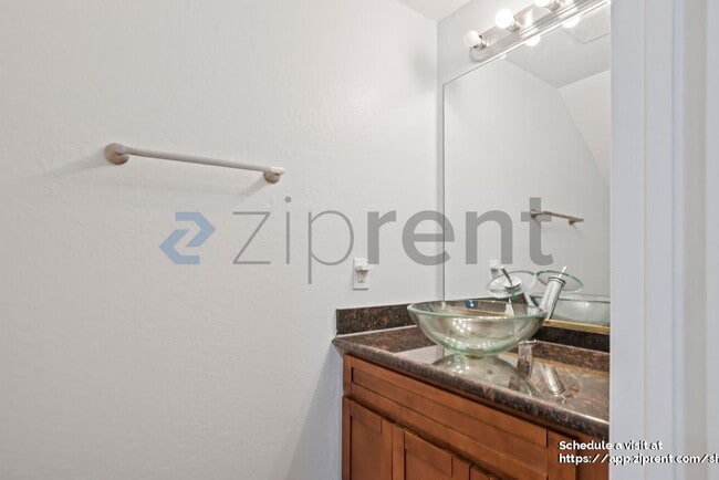 Building Photo - 567 Blue Jay Dr