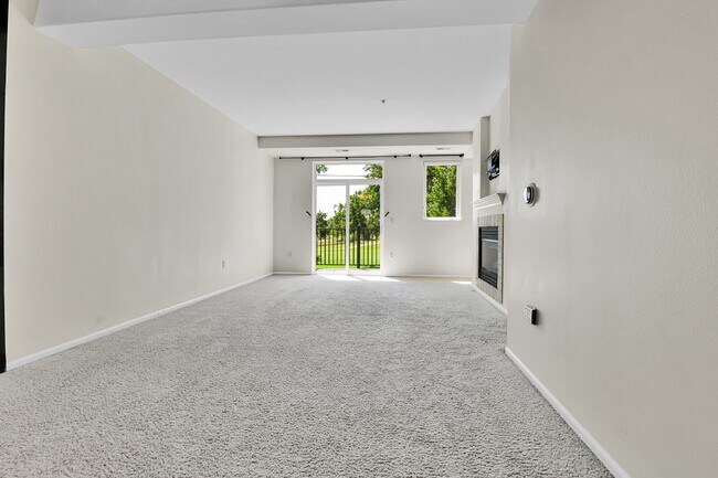 Building Photo - $2,300.00 - 2 Beds, 2 Baths, Condo in Littleton with Fireplace and Balcony!