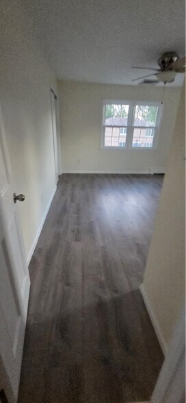 Building Photo - 12 Greenwood Rd