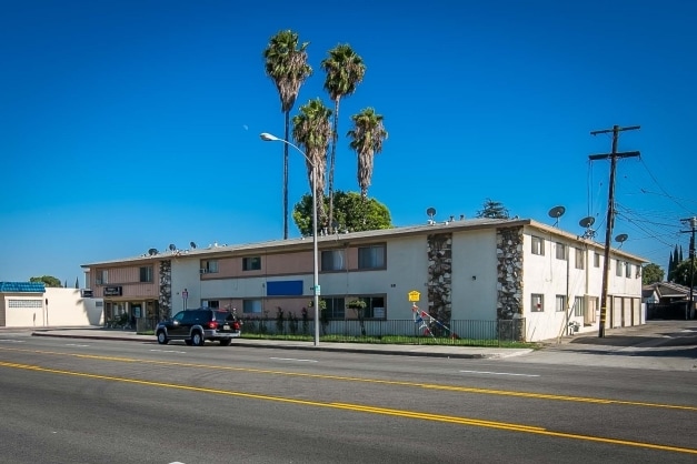 Building Photo - Ramona Apts