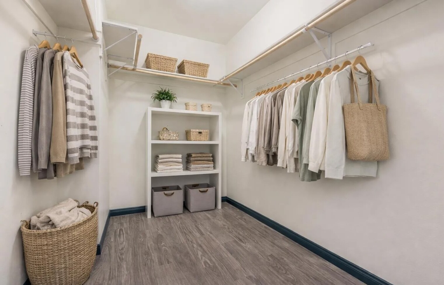 Building Photo - 1811 E Grand Ave