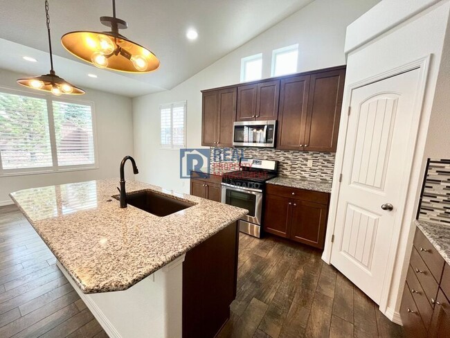 Building Photo - 10831 Fossil Dust Dr