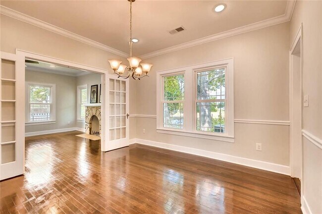 Building Photo - 811 1/2 E 38th St