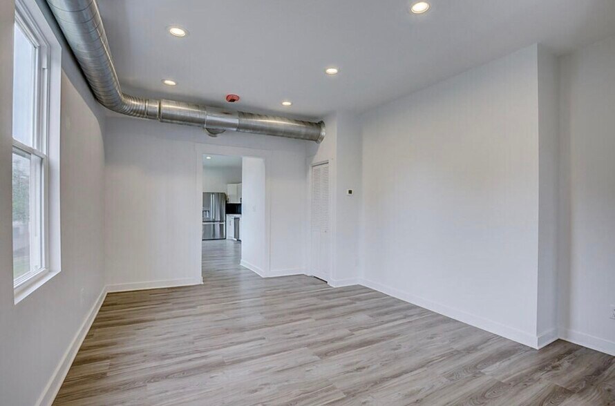 Building Photo - 1235 Scott St