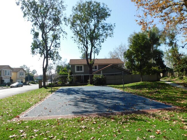Building Photo - Charming 4 Bed, 2 Bath, Single-Story home in Fullerton.