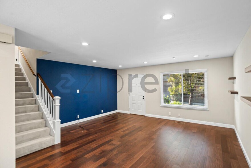 Building Photo - Unit