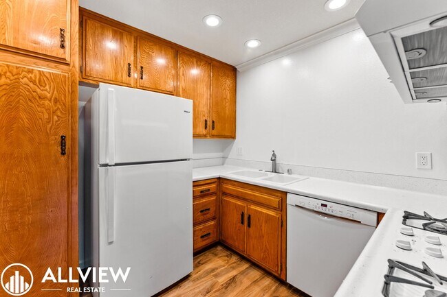 Building Photo - 7572 Amazon Dr