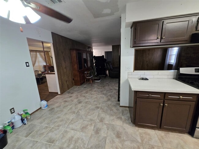 Building Photo - 24312 Carlton Rd