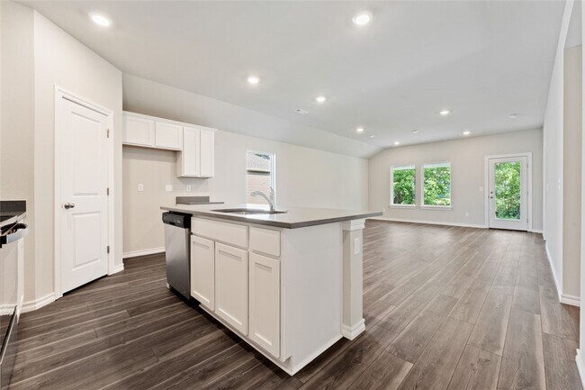 Building Photo - 602 W Cattleman Ct