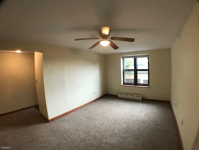 Building Photo - 1 br, 1 bath Apartment - 3310 Brownsville Rd