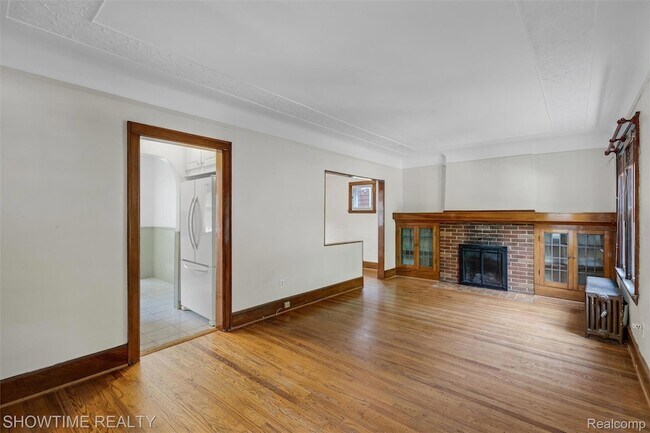 Building Photo - 2410 Yale Ave