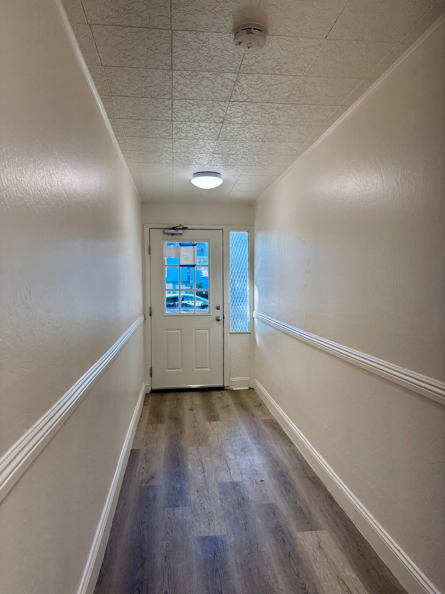 building entry - 554 Monterey Blvd