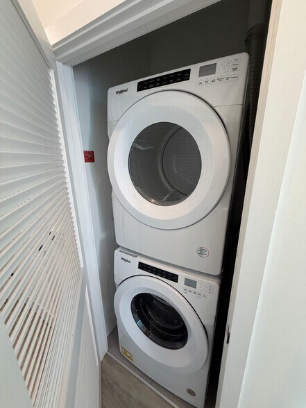 Building Photo - 147 NW 32nd St