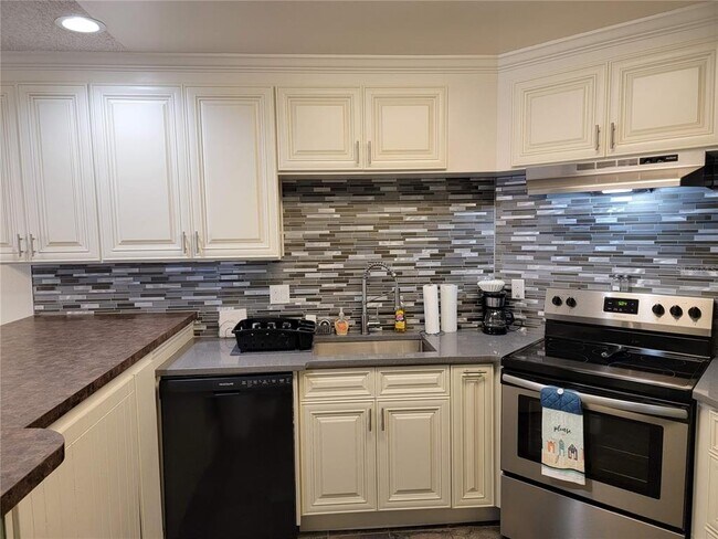 Building Photo - 1515 Pinellas Bayway S