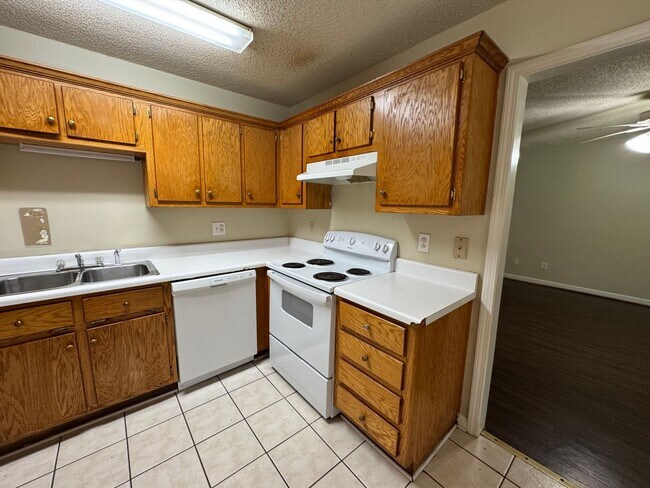 Building Photo - 150&amp;152 Rogers Drive, Rome, GA 30165