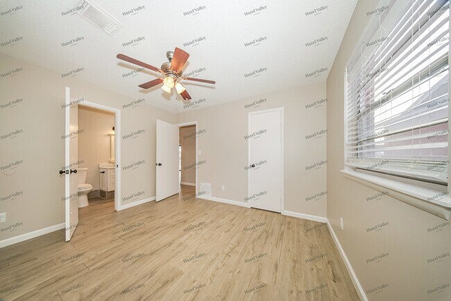 Building Photo - 1329 McGregor Dr