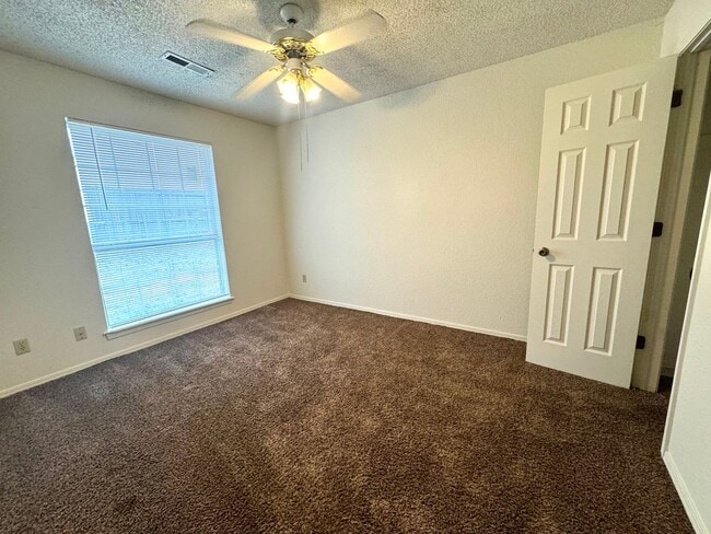 Building Photo - Coming SOON: Cute 3 bedroom 2 bathroom Duplex In Broken Arrow!