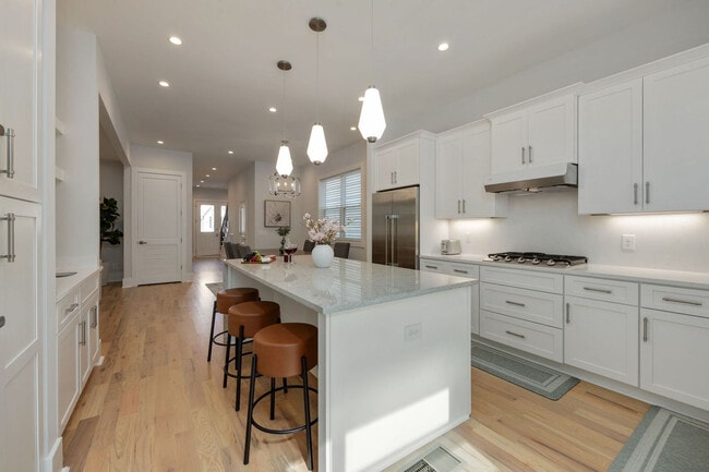 Building Photo - 521 Camden Dr