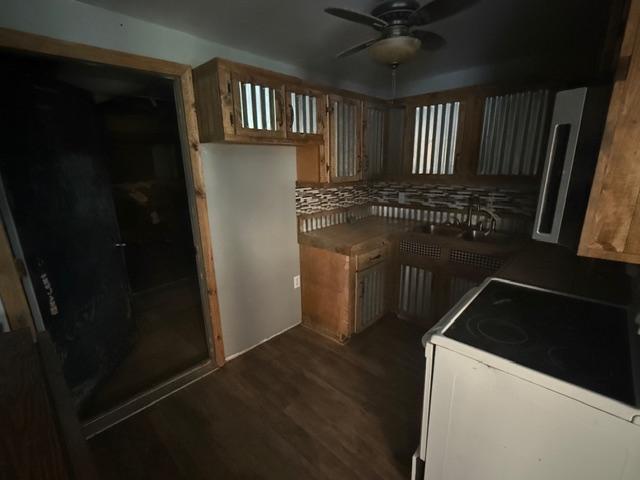 Building Photo - 419 Byng St