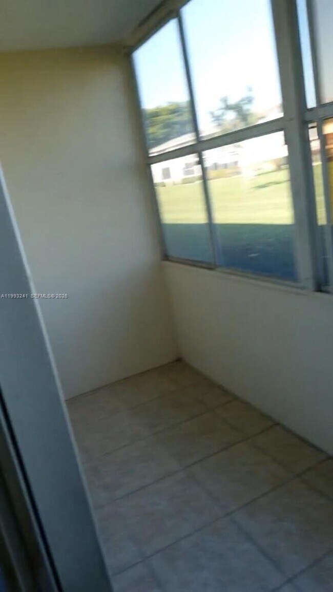 Building Photo - 134 Windsor G