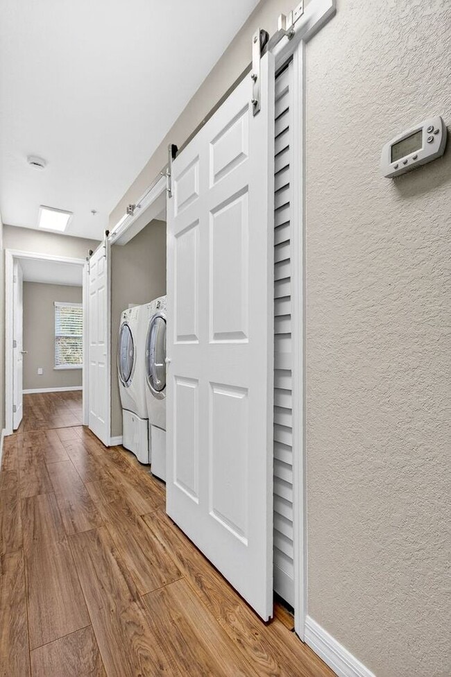 Building Photo - Immaculately updated 3/2.5 Three-Story Maitland Condo in Visconti!