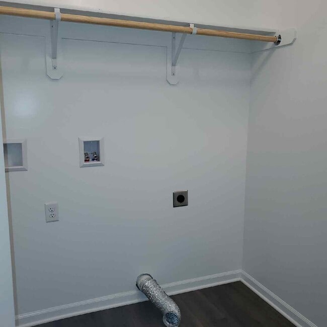 Building Photo - 897 W Gay St